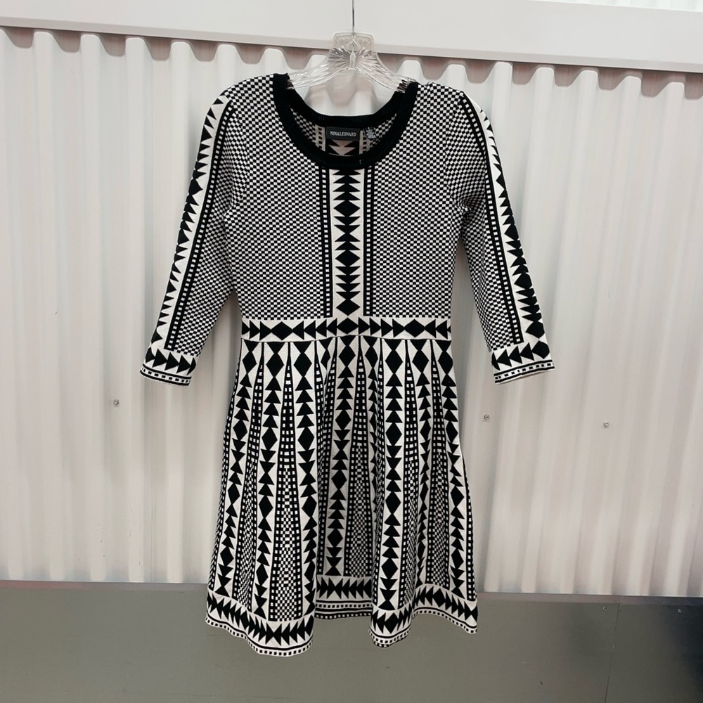 Nina Leonard Bkack and White Dress Size  Small